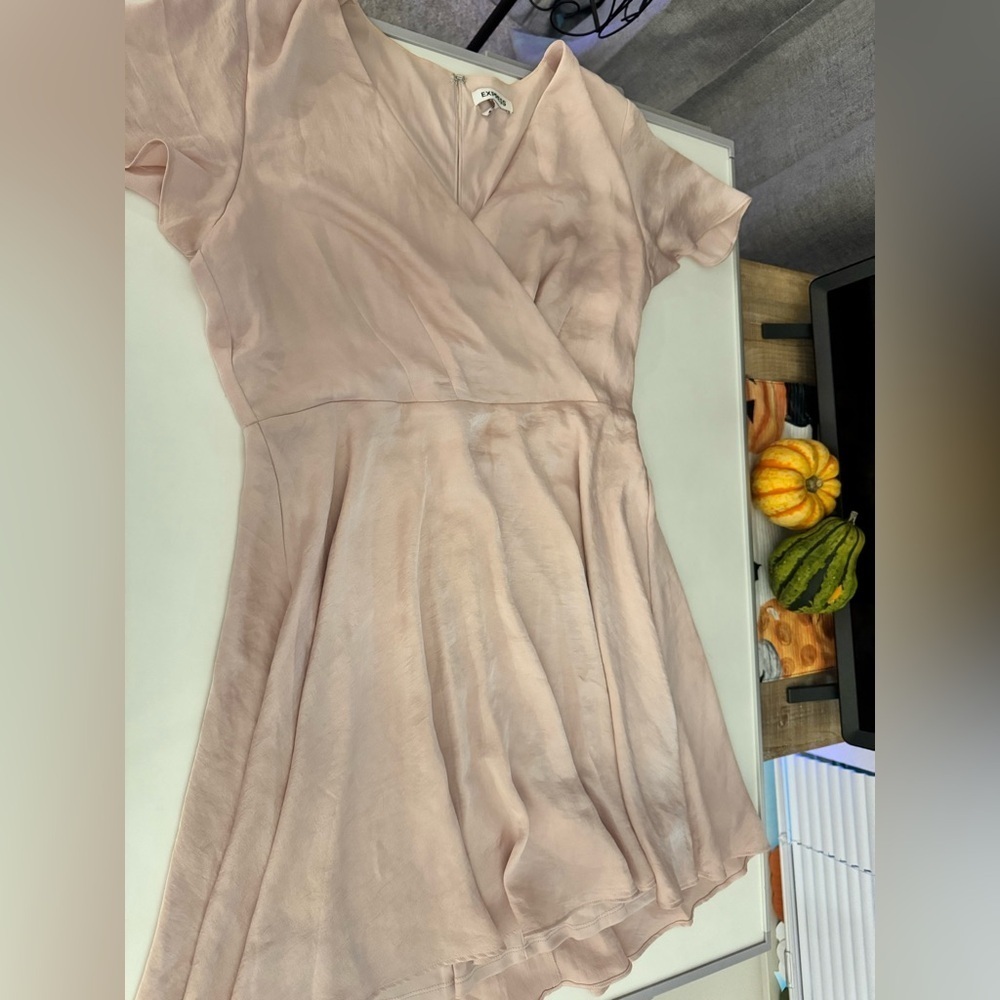 Express light pink dress